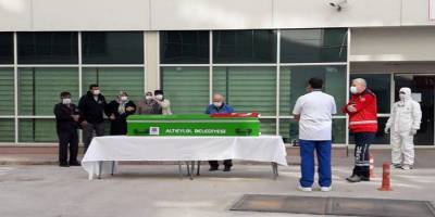 Balıkesir'de görevli hemşire kanseri yendi korona virüse yenik düştü