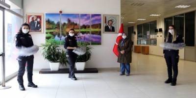 Beykoz'da liseli öğrencilerden polislere siperlik desteği