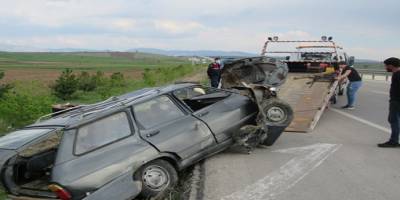 Afyonkarahisar'da bir vatandaş iftar için köyüne giderken kaza yaptı ve ağır yaralandı