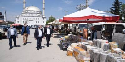 Afyonkarahisar'da Pazaryerinde Belediye Başkanı Zeybek tedbirleri yerinde inceledi