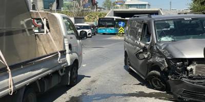 İstanbul Gaziosmanpaşa'da 3 araç birbirine girdi: 1 yaralı