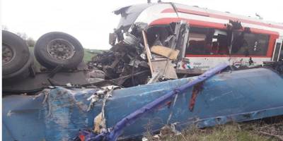 Polonya'da Poznan kentinde tren kazası 2'si ağır 14 yaralı