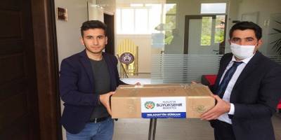 Malatya Büyükşehir Belediyesi ekipleri ilçelere maske dağıttı