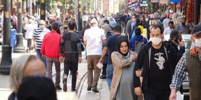 Bursa’da kısıtlamaya saatler kala çarşı ve pazarlar doldu taştı