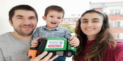 Minik çocuğun çöp arabası hayali gerçek oldu