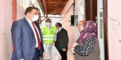 Malatya Büyükşehir Belediye Başkanı Gürkan iftar yemeği dağıttı