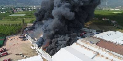 Bursa'nın Gürsu ilçesindeki soğuk hava deposundaki yangın kontrol altına alındı