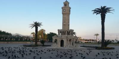 İzmir'de sokağa çıkma yasağı sonrası cadde ve meydanlar boş kaldı