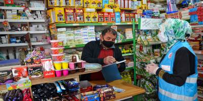 Nevşehir’de Bakkal bakkal gezerek ihtiyaç sahibi ailelerin borcunu ödediler
