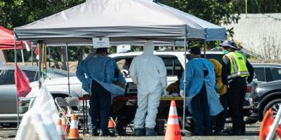 ABD'nin Los Angeles kentinde kilometrelerce test kuyruğu oluştu