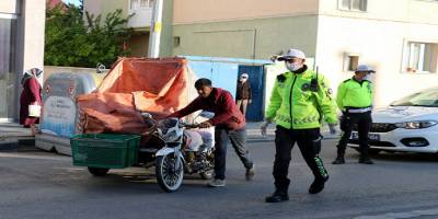 Sivas’ta kısıtlamaya rağmen sokağa çıkan 18 yaşındaki ehliyetsiz kağıt toplayıcısına ceza