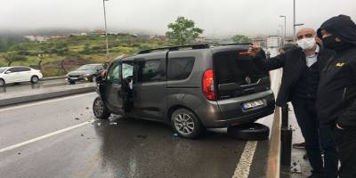 İstanbul Maltepe'de minibüsle otomobil kafa kafaya çarpıştı: 2 yaralı