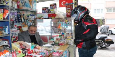 Zonguldak’ın Ereğli ilçesinde bir hayırsever veresiye defterini satın aldı