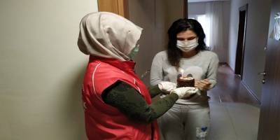 Zonguldak'ta Karantinadaki öğrencinin doğum gününü kutladılar