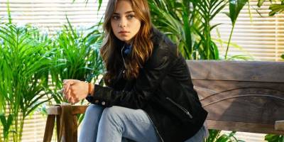 Zalim İstanbul'un güzel oyuncusu Bahar Şahin'den mini elbiseli poz!