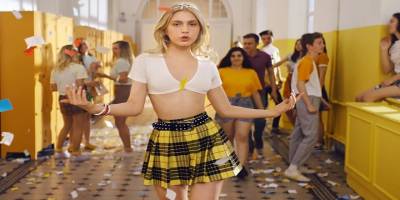 Sokağa çıkma yasağına uymayan Aleyna Tilki, eşek otlattı!