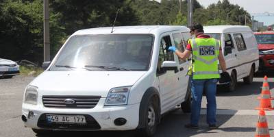 Kovid-19 salgını Uygulama noktasında kuyruklar oluştu