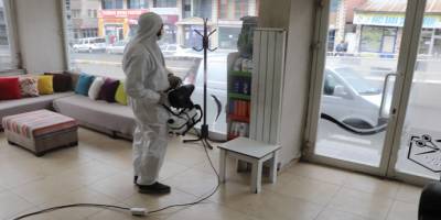 Ağrı Belediyesi berber ve kuaförleri dezenfekte etti