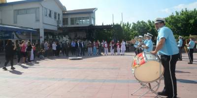 Kuşadası Belediye bandosu bu kez, belediye çalışanları için çaldı