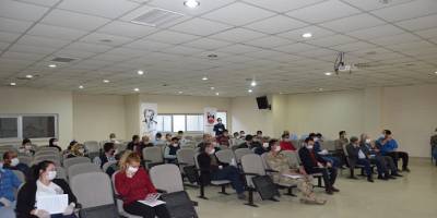 Diyarbakır'da Kaymakam Demir, berber ve kadın kuaförleri ile bir araya geldi