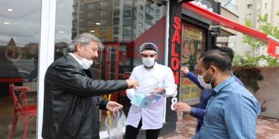 Kayseri Melikgazi'de berber ve kuaförler dezenfekte edildi