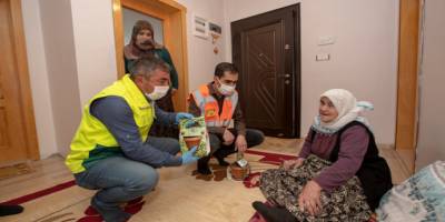 Van İpekyolu Belediyesinden annelere çiçek