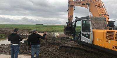 Diyarbakır Bağlar Belediyesi Su taşkını riski olan bir mahalleye daha beton boru hizmeti
