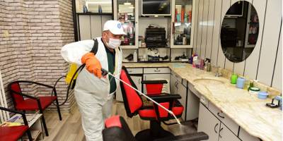 Çorum'da Açılışa hazırlanan berber ve kuaförlere hijyen seti