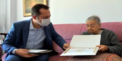 Bilecik Valisi Şentürk'ten 100 yaşını geçen 4 anneye ziyaret