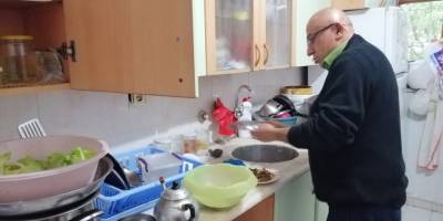 Çocuklarına 8 yıldır hem annelik hem babalık yapıyor