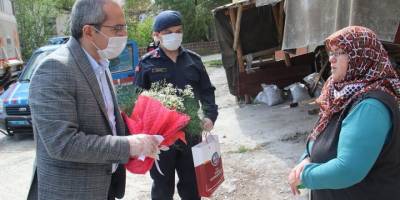 İçişleri Bakanı Soylu’nun hediyelerini Kaymakam Pişkin annelere Ulaştırdı