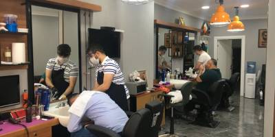 Berber ve Kuaförler Covid-19 tedbirlerine uyarak bugün çalışmaya başladılar