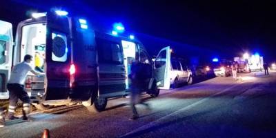 Polisin 'dur' ikazına uymayan otomobil şarampole yuvarlandı 3 yaralı