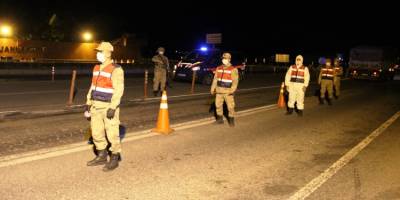 Diyarbakır’da Jandarma ekipleri kente giriş ve çıkışlarda kontrollerini sürdürüyor!