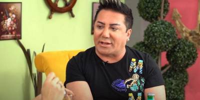 Murat Övüç babasının mezarının başında mezar taşı reklamı yaptı!