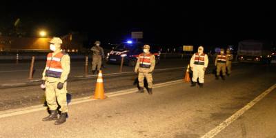 Diyarbakır'da Jandarma ekipleri kente giriş ve çıkışlarda kontrollerini sürüyor!