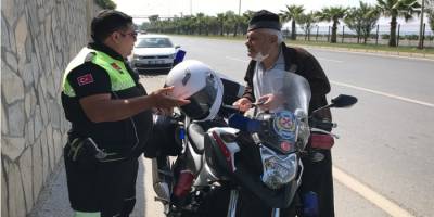 Alanya’da yasak tanımayan 84 yaşındaki yaşlı adam trafiği bir birine kattı