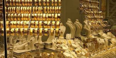 İzmir'in Bayraklı ilçesinde kuyumcuyu soymaya çalışan şüpheli sert kayaya çarptı