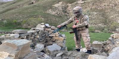 Van’ın Başkale ilçesinde üst düzey kişilere suikastta kullanılacak silahlar ele geçirildi