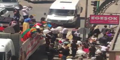 Uşak'ta Ücretsiz balon izdihama neden oldu, sosyal mesafe unutuldu