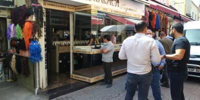 İzmir'in Tarihi Kemeraltı Çarşısında kuyumcu soygunu