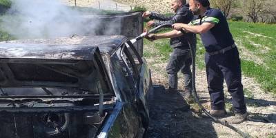 Balık avlayan üç kişi Jandarma’nın geldiğini duyunca otomobilini ateşe verdi
