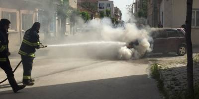 Eskişehir'de Seyir halindeki aküsü patlayan otomobil yandı