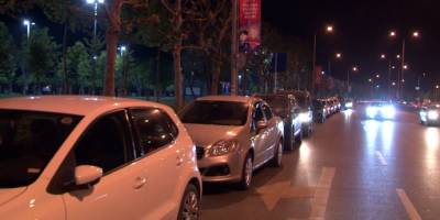 İstanbul'da Vatandaşlar korona virüs yasağına rağmen sahile akın etti