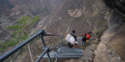Çin’in Siçuan bölgesinde bulunan 800 metre yüksekliğindeki köy tahliye edildi