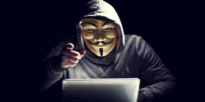 Antalya'da kendini bilgisayar oyununa veren gence ‘hacker’ şoku!