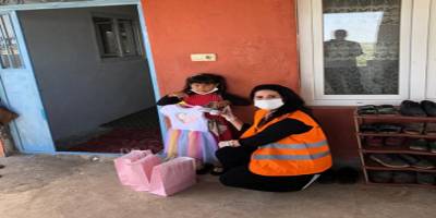 Gaziantep Valisi Gül minik Esra’yı unutmadı