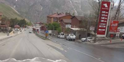 Hakkari'de yol yıkama ve genişletme çalışmaları devam ediyor