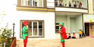 Tokat’ın Reşadiye ilçesinde Din görevlileri cübbelerini çıkarıp kostüm giydi