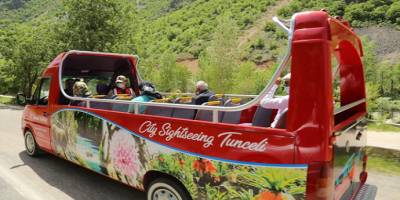 Tunceli’de 65 yaş üstü vatandaşlar tur otobüsüyle Munzur Vadisi'ni gezdi